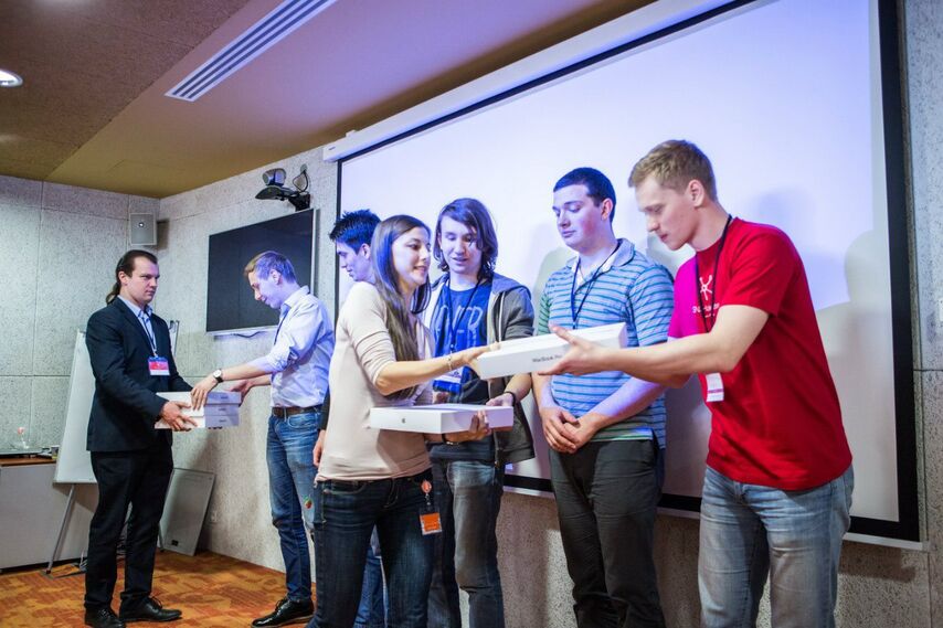 2014 год, победа на Mail.ru SNA Hackathon Проект Prediction of User Churn