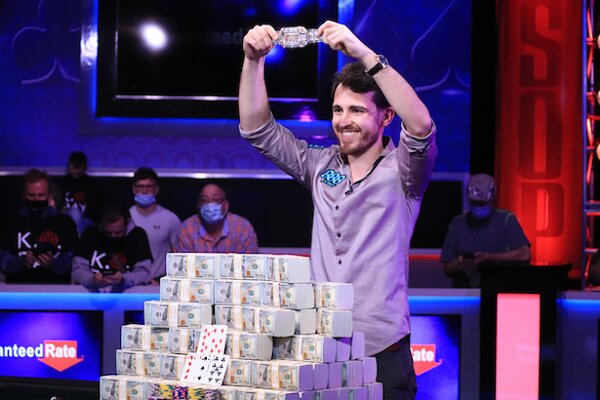 Регуляры отчитались о результатах на WSOP: обзор соцсетей