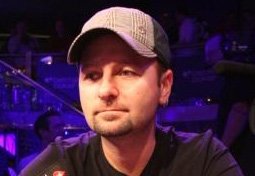 WSOPE: Барри Шульман выигрывает в хедз-апе у Даниэля Негреану